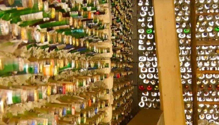 Дом из пластиковых бутылок