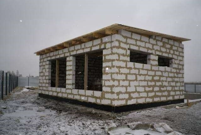 Баня из газобетона с односкатной крышей