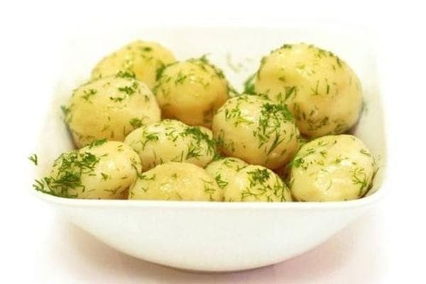 Отварная картошка с зеленью