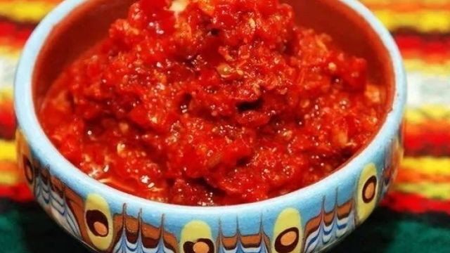 Аджика из помидор и чеснока — 5 классических рецептов на зиму
