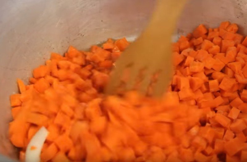 Морковь нарезанная кубиками