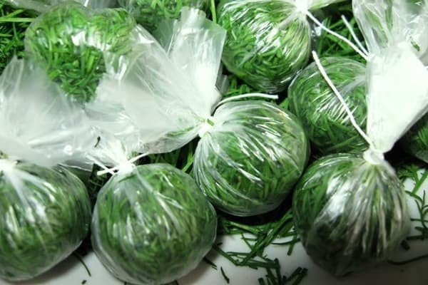 Замороженную зелень перед использованием